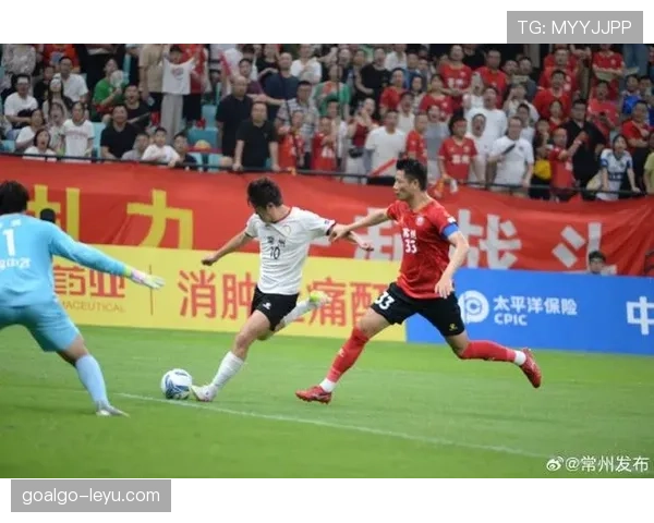 精彩右路助攻助力球队逆转，球队竞争力增强在关键比赛中展现出色表现