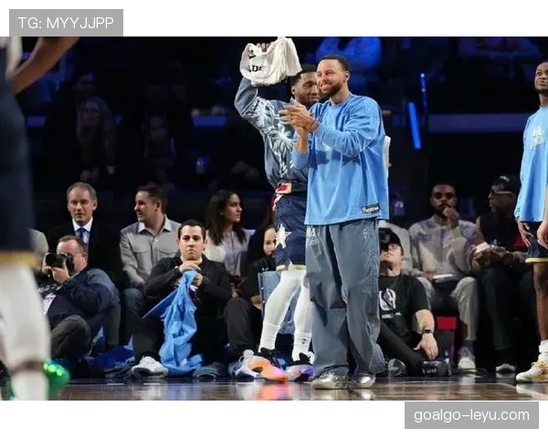 爱德华兹单打突破拉开空间，不同于库里外线造点