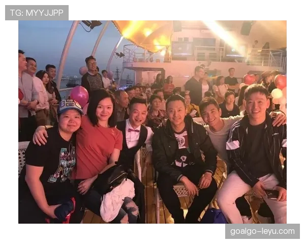 看邢傲伟私服晒图，我就服了，守门员的钱包跟流量明星一个级别